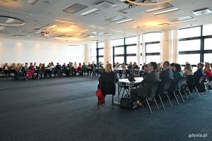 Członkowie Komisji Edukacji Związku Miast Polskich i goście podczas posiedzenia w Gdyni