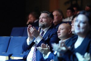 W gali "Gdynia bez Barier" wzięli udział także: przewodniczący Rady Miasta Gdyni Tadeusz Szemiot i dyrektor zarządzający ds. inwestycji Tomasz Gałązka