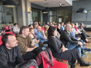 Widownia podczas spotkania wok&oacute;ł "Polskiego Przeglądu Migracyjnego" 