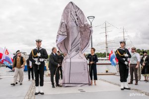 Uroczystość odsłonięcia pomnika Tadeusza Wendy na Molo Rybackim w Gdyni. Fot. Karol Stańczak