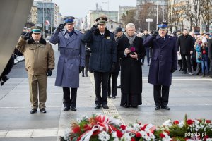 Uroczystości oficjalne pod pomnikiem Polski Morskiej z okazji 93. rocznicy nadania praw miejskich, fot. Dawid Linkowski