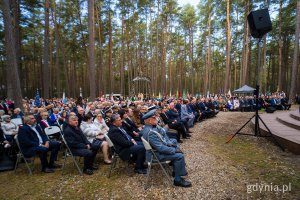 Uczestnicy uroczystości w Lesie Piaśnickim