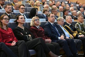 Na zdjęciu (od lewej) m.in.: posłanka Wioleta Tomczak, wojewoda pomorska Beata Rutkiewicz, posłanka Henryka Krzywonos-Strycharska, senator Bogdan Borusewicz (fot. Magdalena Starnawska)