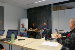 Sławomir Pultyn – operator, fotograf i reżyser, wykładowca w gdyńskiej filmówce, Filip Marczewski – reżyser i scenarzysta, wykładowca Szkoły Wajdy i Gdyńskiej Szkoły Filmowej, Jan Majle – copywriter, autor wielu kampanii reklamowych, odpowiedzialny za kreację komunikacji czołowych marek obecnych na polskim rynku oraz finaliści konkursu "Morze mnie kręci" na warsztatach w Gdyńskiej Szkole Filmowej // fot. ARG