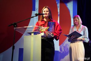 nna Shumska, laureatka w kategorii &bdquo;Kreacja artystyczna&rdquo; przemawia ze sceny