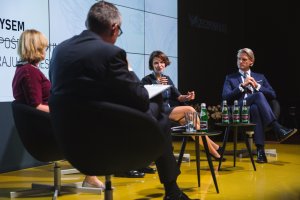 Wystąpienie wiceprezydent Gdyni Katarzyny Gruszeckiej-Spychały w panelu dyskusyjnym podczas XXVII Forum Ekonomicznego w Krynicy-Zdrój // fot. Natalia Miedziak-Skonieczna