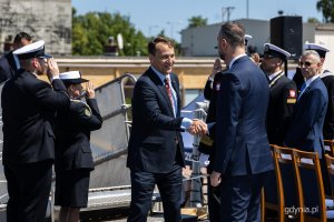 Polsko-szwedzkie rządowe konsultacje w Gdyni. Władysław Kosiniak-Kamysz wita Radosława Sikorskiego (fot. Kamil Złoch)