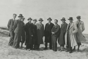 Tadeusz Wenda (piąty z lewej), 1936 r., fot. ze zbior&oacute;w Muzeum Miasta Gdyni