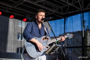 Mężczyzna z gitarą