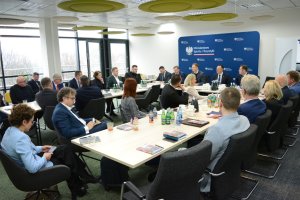 Sławomir Nitras - minister sportu i turystyki podczas spotkania z samorządowcami z gmin nadmorskich, parlamentarzystami i przedstawicielami organizacji turystycznych
