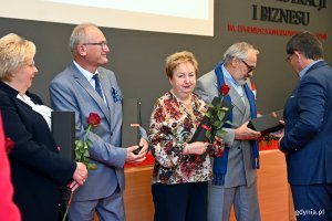 Wręczenie nagród zasłużonym, wieloletnim pracownikom uczelni