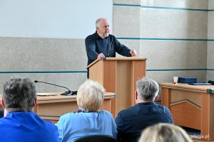 dr inż. arch Marek Stępa przemawiający podczas spotkania w Urzędzie Miasta Gdyni 