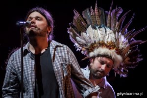Na zdjęciu są aktorzy Teatru Śląskiego, wykonujący utwór zespołu Dżem