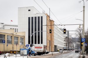 Rozbudowywany budynek sądu.