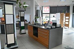 Aranżacja kuchni w salonie firmy Okland 