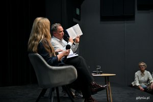 Grzegorz Kasdepke i Magdalena Rigamonti podczas premiery książki pt. &bdquo;Lufcik&rdquo; w Gdyńskim Centrum Filmowym 