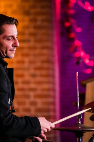 Podczas Zaduszek Jazzowych zagrał m.in. perkusista Roman Ślefarski // fot. Karol Stańczak
