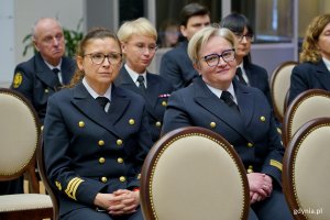 Uczestnicy uroczystości nadania tytułu doktora honoris causa Uniwersytetu Morskiego dr. Yohei Sasakawie zgromadzeni w auli 