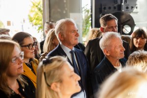 Odsłonięcie tablicy upamiętniającej Leszka Kopcia w Gdyńskim Centrum Filmowym (fot. Karol Stańczak)