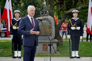 Senator Sławomir Rybicki przemawiający podczas uroczystości z okazji 82. rocznicy wybuchu powstania warszawskiego
