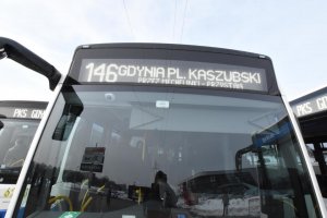 Z Gdyni do Kosakowa nowymi przegubowymi Mercedesami // fot. Lechosław Dzierżak