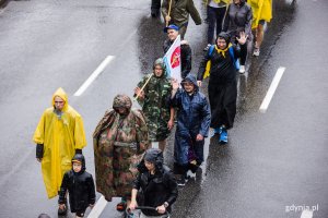 Uczestnicy 37. Gdyńskiej Pieszej Pielgrzymki na Jasną Górę w drodze // fot. Karol Stańczak
