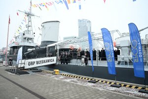 Oficjalne uroczystości z okazji 100. rocznicy nadania Gdyni praw miejskich odbyły się na Nabrzeżu Pomorskim i &bdquo;Błyskawicy&rdquo; 