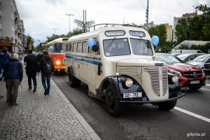 Parada autobusów i trolejbusów // fot. Dawid Linkowski