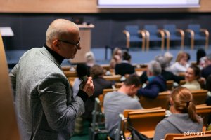 W dyskusji wziął udział Wiesław Kosakowski, dyrektor III LO w Gdyni (fot. Natalia Kawalerowicz)