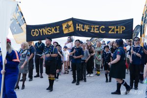 Gdyński Hufiec ZHP maszeruje w paradzie
