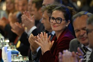Przy stole siedzą m.in. Jacek Karnowski, sekretarz stanu w Ministerstwie Funduszy i Polityki Regionalnej i Aleksandra Dulkiewicz, prezydent Gdańska