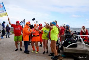 Początek sezonu na morsowanie na gdyńskiej plaży, fot. Kamil Złoch