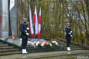 Uroczystości przed pomnikiem Obrońców Wybrzeża w Redłowie // fot. Paweł Kukla
