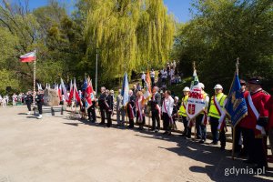 Uczestnicy uroczystości pod Pomnikiem Konstytucji 3 Maja