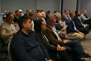 Uczestnicy III Konferencji &bdquo;Branża wodno-kanalizacyjna &ndash; Ochrona i bezpieczeństwo infrastruktury krytycznej. Reagowanie w sytuacjach kryzysowych&rdquo; zgromadzeni w jednej z sal Hotelu Mercure 