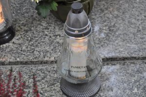 Akademia Marynarki Wojennej troską objęła mogiły zasłużonych żołnierzy, obrońców Wybrzeża i byłych komendantów uczelni // fot. materiały AMW w Gdyni