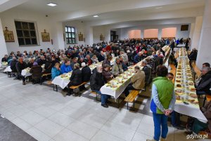 Gdyńskie śniadanie wielkanocne dla samotnych i potrzebujących, fot. Dawid Linkowski