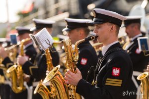 Orkiestra Reprezentacyjna Marynarki Wojennej podczas występu na prezentacji drużyn 83. Tour de Pologne 