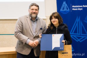 Na zdjęciu (od lewej):Wiktoria Trykowska, radna Młodzieżowej Rady Miasta, Tadeusz Szemiot, przewodniczący Rady Miasta (fot. Paweł Budziński)