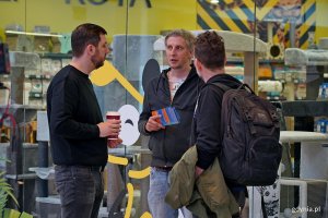 Marcin Zawisza &ndash; przewodniczący Rady ds. Mężczyzn w Gdyni, Piotr Kajut &ndash; wiceprzewodniczący Rady ds. Mężczyzn w Gdyni i Tomasz Podsiadło &ndash; członek Rady ds. Mężczyzn w Gdyni podczas akcji z okazji Dnia Mężczyzny w Centrum Handlowym Riviera