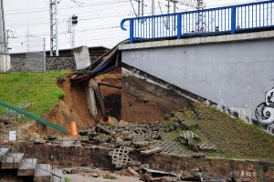 Uszkodzony nasyp kolejowy na stacji Gdynia Główna, fot. Michał Kowalski