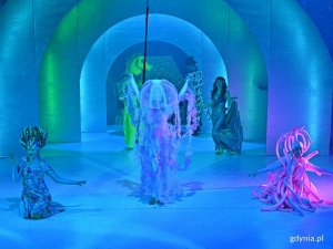 Zdjęcie z próby medialnej koncertu „Pan Disney zaprasza”. Scena zbiorowa z części poświęconej „Małej syrence” // fot. Magdalena Czernek