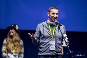 Paweł Małaszko otrzymuje wyróżnienie w kategorii: Podróże (fot. Karol Stańczak)