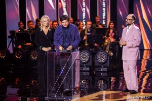 Sebastian Pańczyk odbierający nagrodę. Gala wręczenia nagród 50. Festiwalu Polskich Filmów Fabularnych w Gdyni w Teatrze Muzycznym (fot. Karol Stańczak)