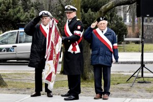 Poczet sztandarowy gdyńskiego koła Armii Krajowej