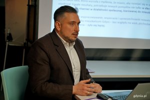 Maciej Kochanowski &ndash; dyrektor Laboratorium Innowacji Społecznych podczas wystąpienia na IV posiedzeniu Rady ds. Mężczyzn 