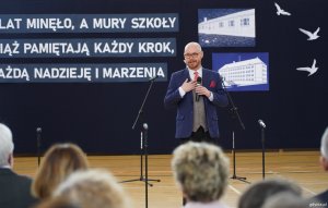 Grzegorz Kryger, pomorski kurator oświaty przemawia do gości