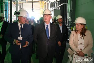 Zwiedzenia kotłowni rezerwowo-szczytowa nr 2 w Gdyni. Na zdjęciu (od lewej): Dariusz Marzec, prezes zarządu PGE Polskiej Grupy Energetycznej, Aleksandra Kosiorek, prezydent Gdyni (fot. Magdalena Starnawska)