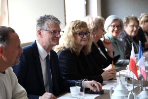 Delegacje z Gonneville La Malet i Kosakowa przyjął w magistracie wiceprezydent Gdyni Rafał Geremek