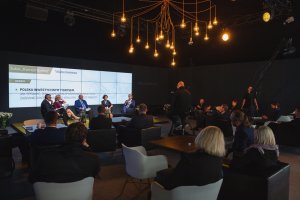 Wystąpienie wiceprezydent Gdyni Katarzyny Gruszeckiej-Spychały w panelu dyskusyjnym podczas XXVII Forum Ekonomicznego w Krynicy-Zdrój // fot. Natalia Miedziak-Skonieczna